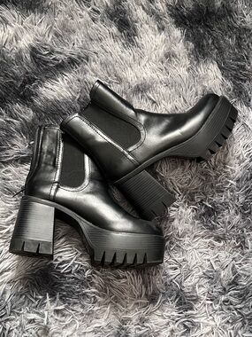 SOLD Madden Girl Gotcha Mega-Lug Platform Chelsea Booties